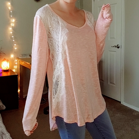 Sweaters - Feather pink white lace shoulder lightweight top